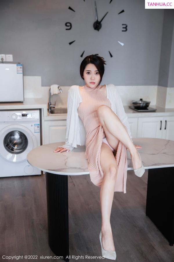   [XiuRen]高清写真图 2022.12.30 No.6066 严利娅Yuliya 丰腴美臀第3张图片